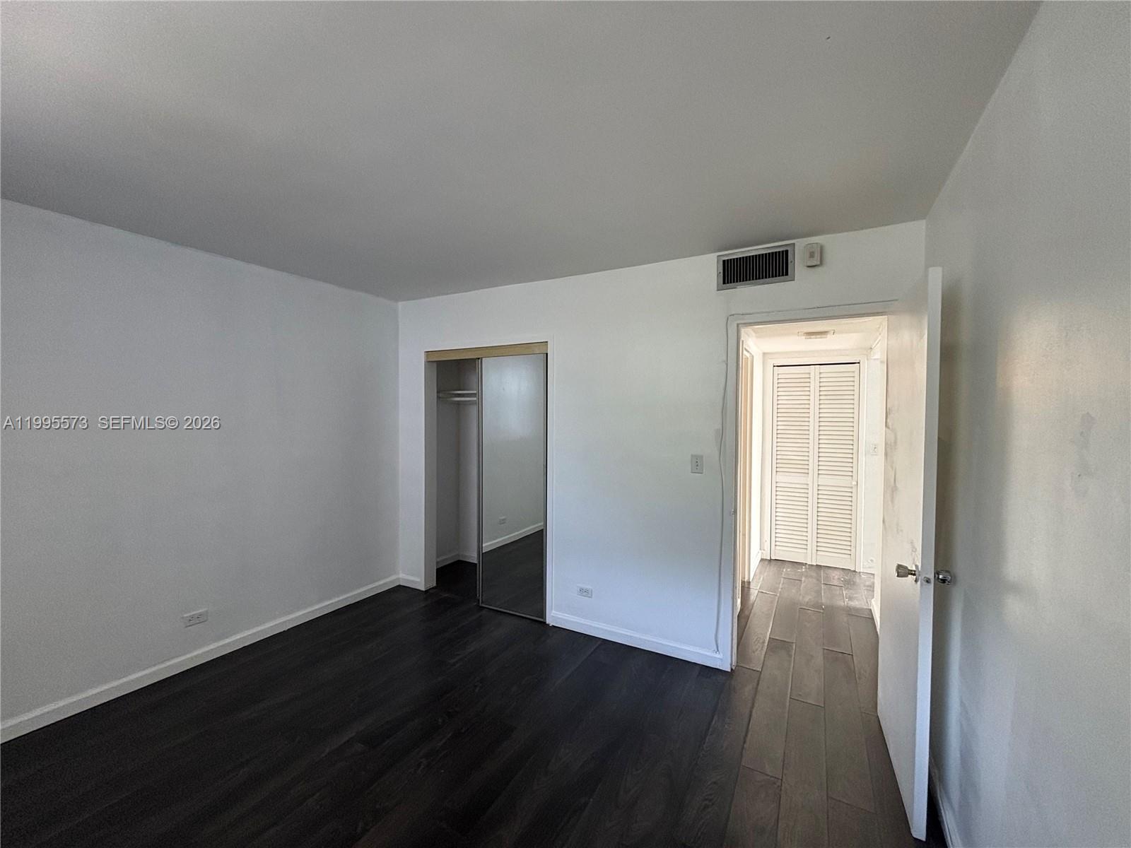 EASTERN SHORES WHITE HOUS - Residential