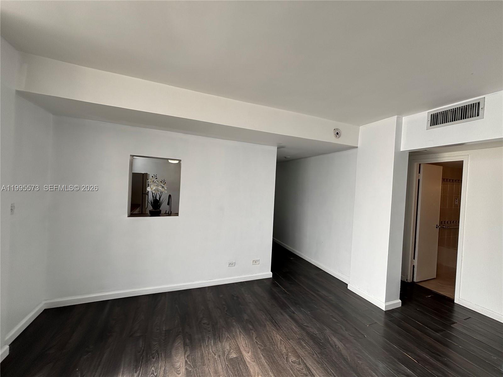 EASTERN SHORES WHITE HOUS - Residential