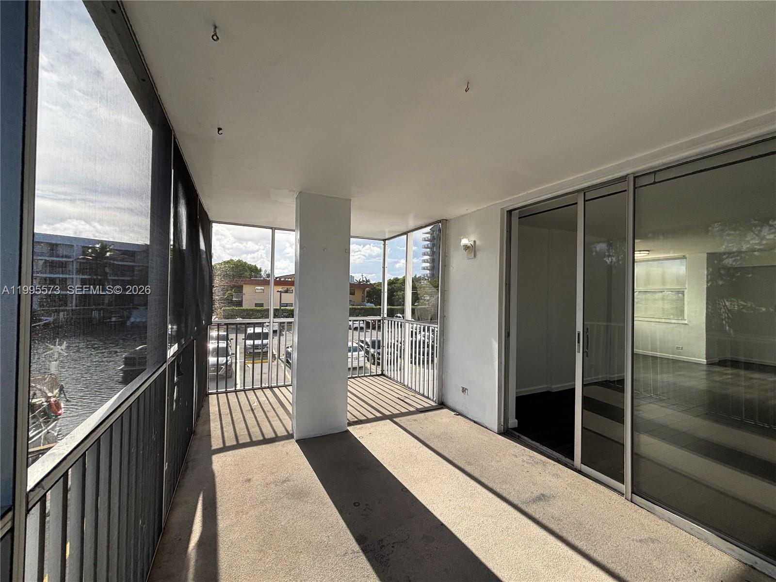 EASTERN SHORES WHITE HOUS - Residential