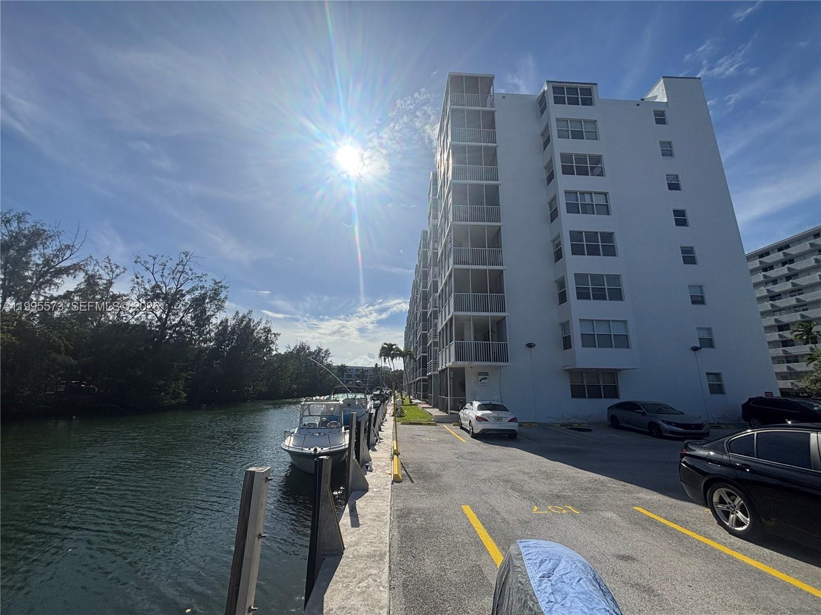 EASTERN SHORES WHITE HOUS - Residential