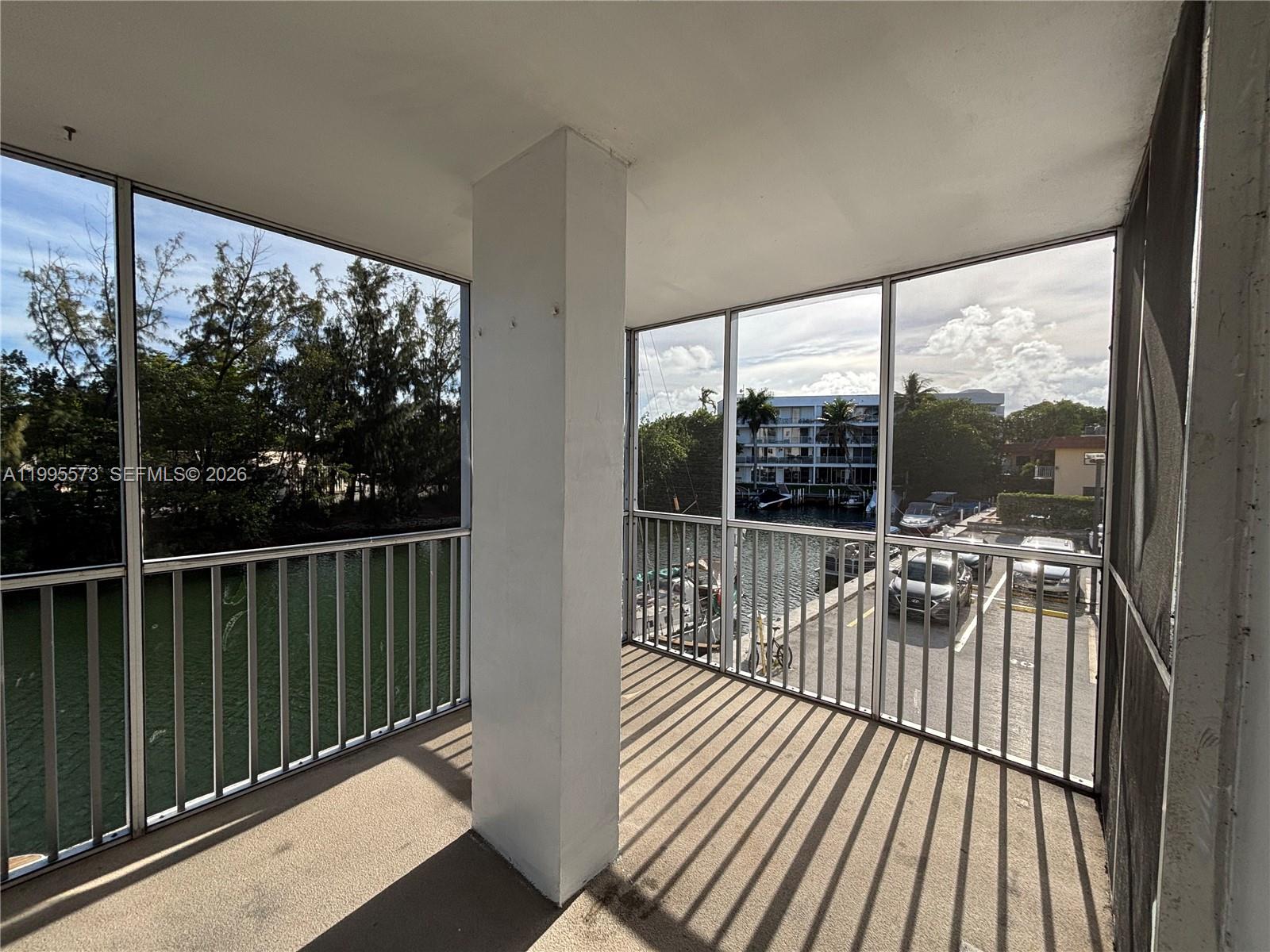 EASTERN SHORES WHITE HOUS - Residential