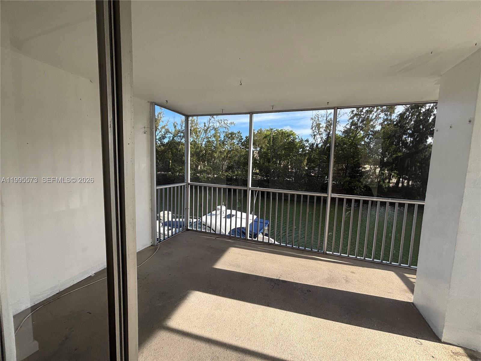 EASTERN SHORES WHITE HOUS - Residential