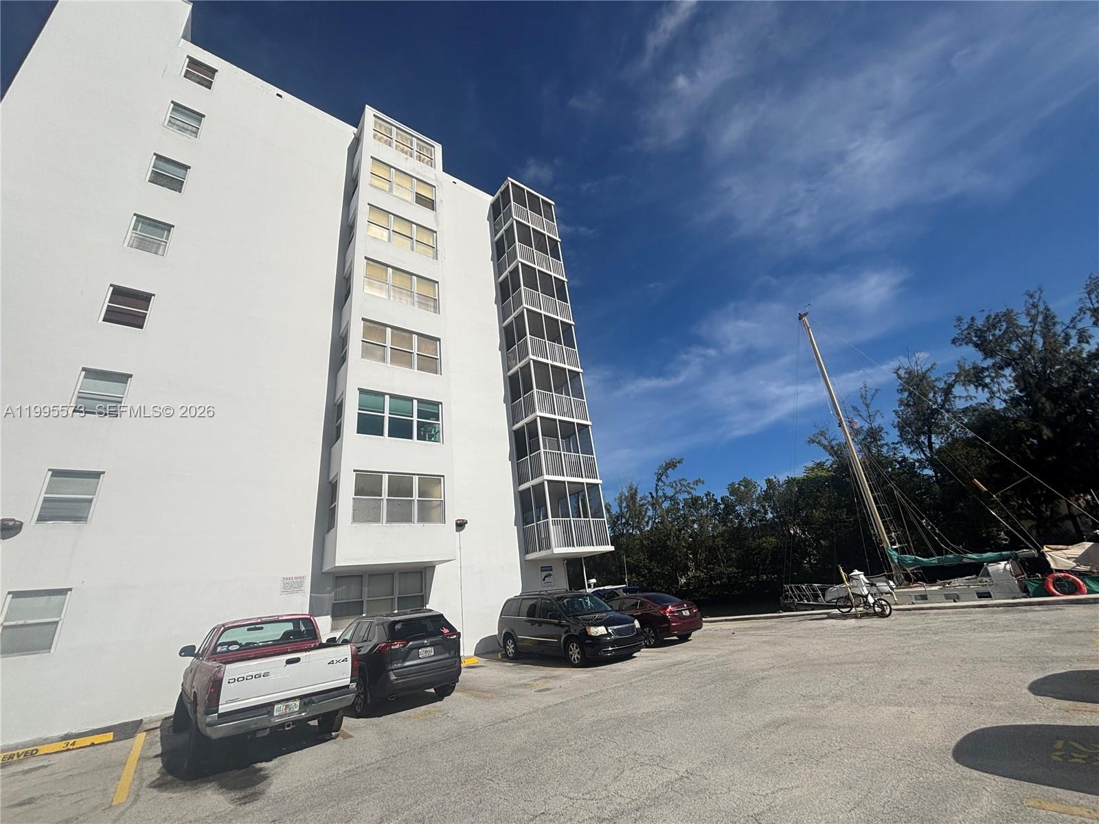 EASTERN SHORES WHITE HOUS - Residential