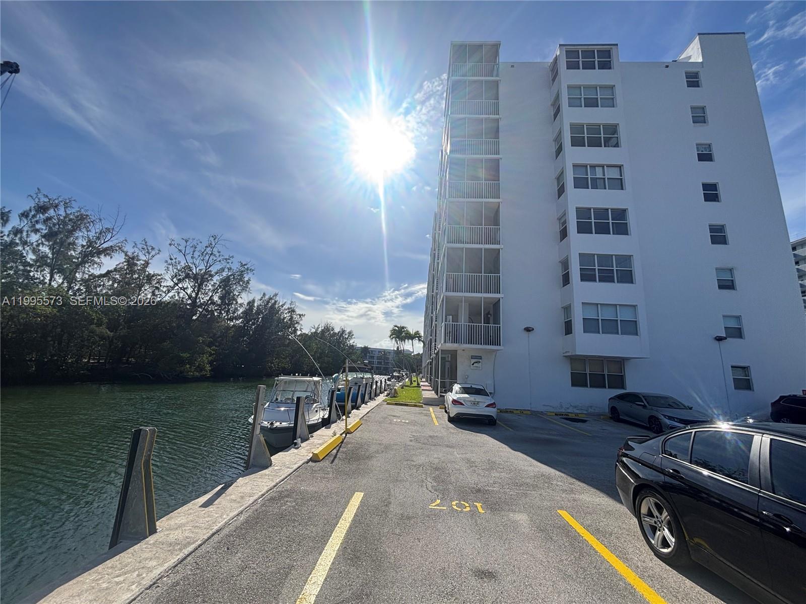 EASTERN SHORES WHITE HOUS - Residential