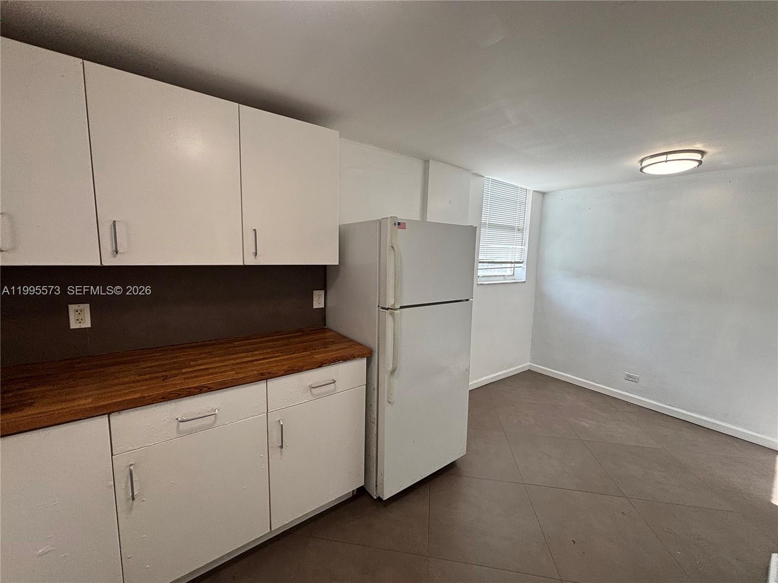 EASTERN SHORES WHITE HOUS - Residential