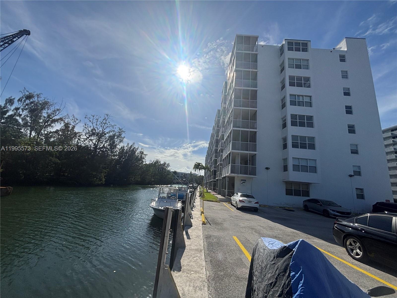 EASTERN SHORES WHITE HOUS - Residential