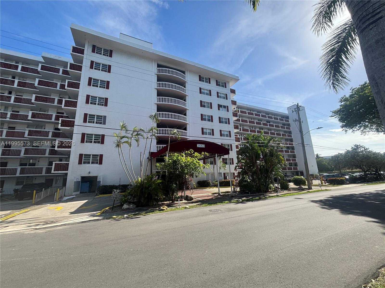 EASTERN SHORES WHITE HOUS - Residential