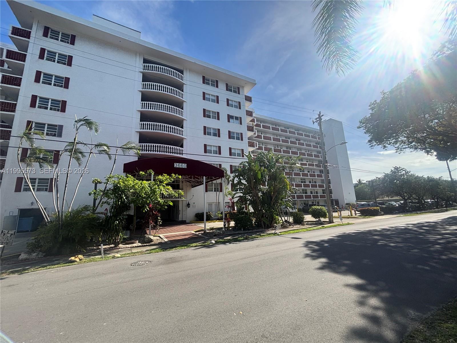 EASTERN SHORES WHITE HOUS - Residential