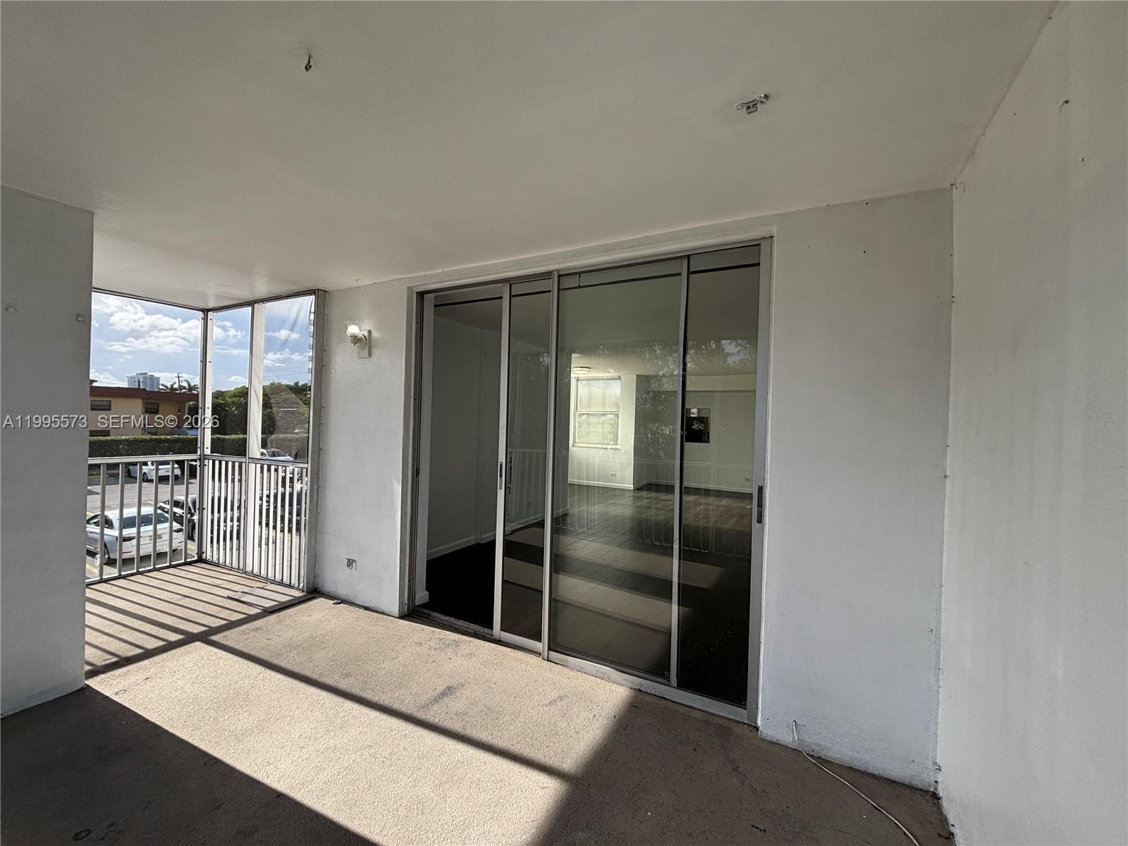 EASTERN SHORES WHITE HOUS - Residential