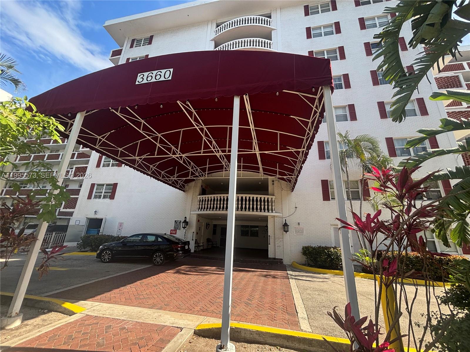 EASTERN SHORES WHITE HOUS - Residential