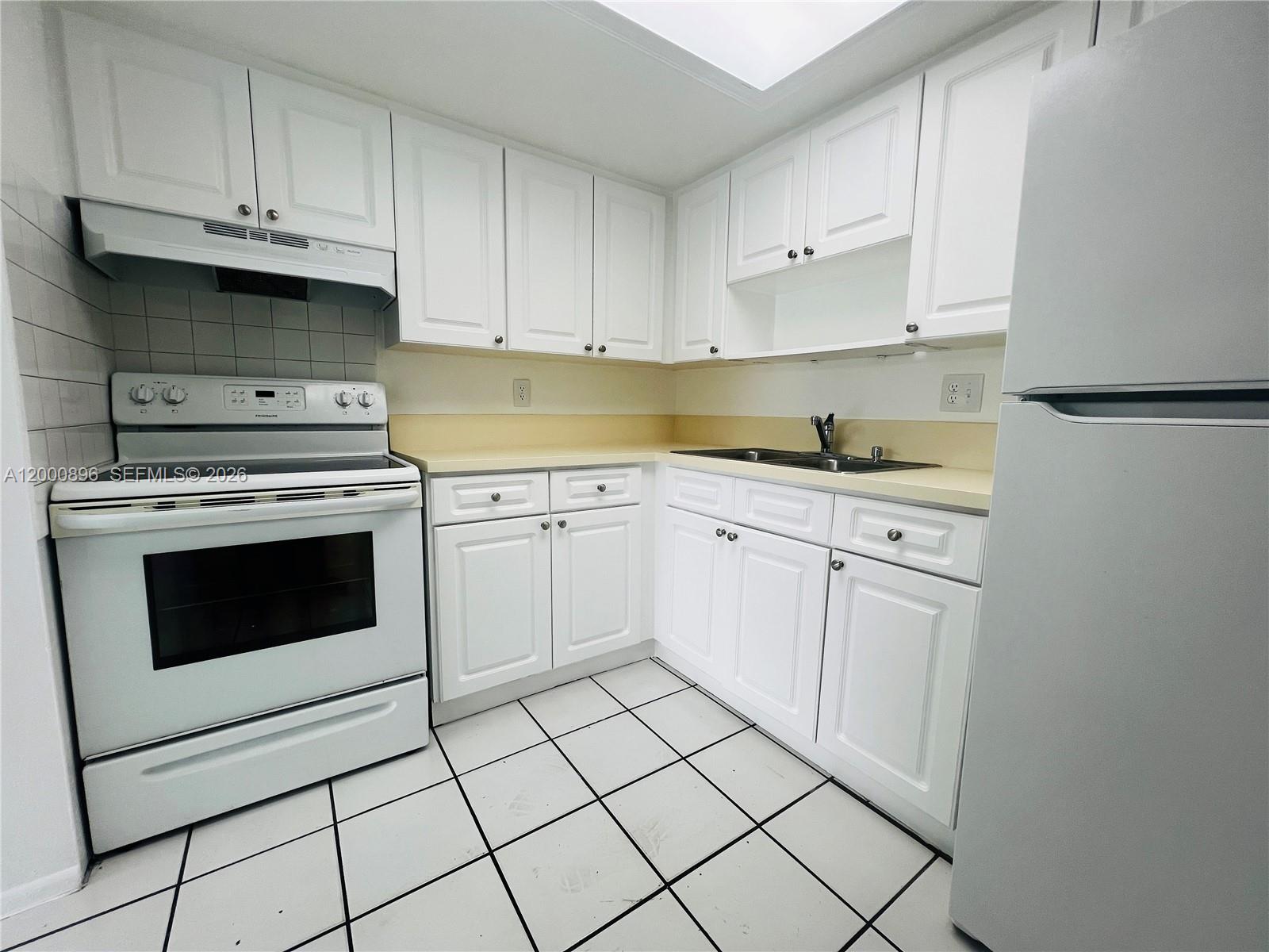 CAPTIVA LAKES VILLAS COND - Residential Lease