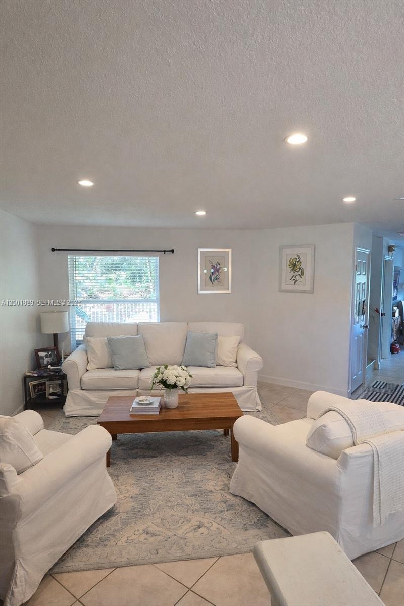 PEMBROKE ISLES 1 - Residential Lease