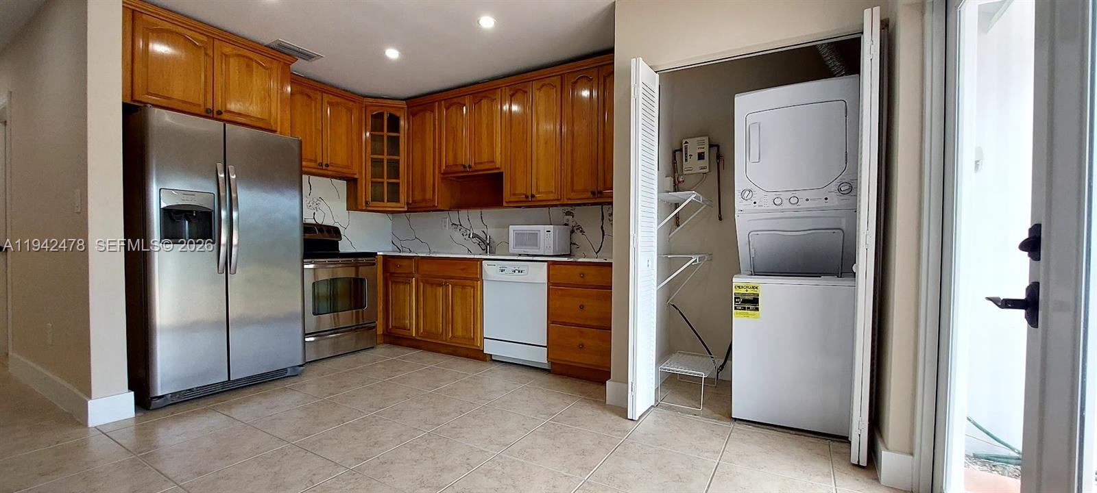 ROYALE GREEN TOWNHOUSE SE - Residential Lease