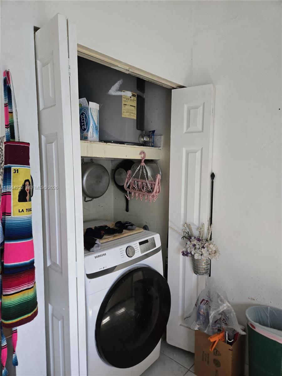 WESTWOOD LAKE - Residential