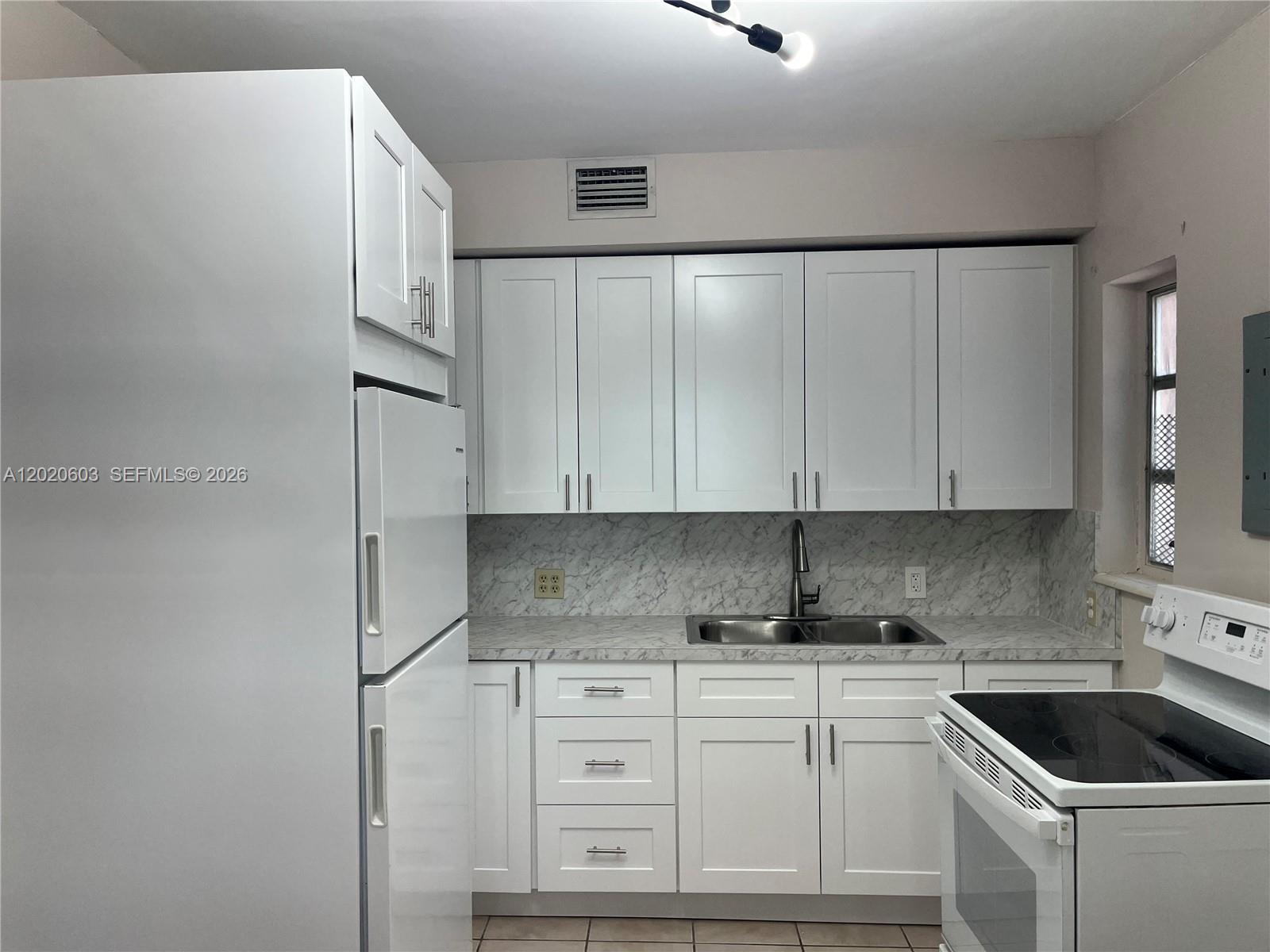 GABLES MANOR SUB - Residential Income