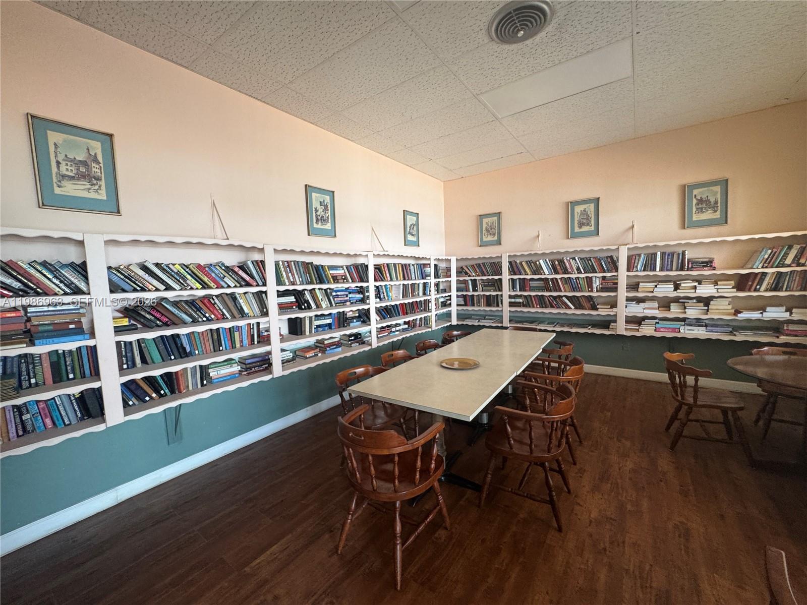 FOURTH MOORINGS CONDO - Residential