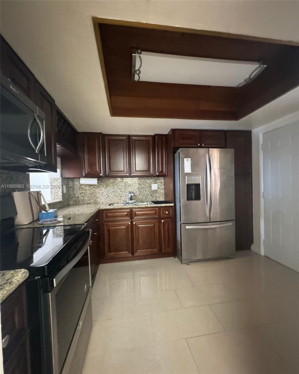 FOURTH MOORINGS CONDO - Residential