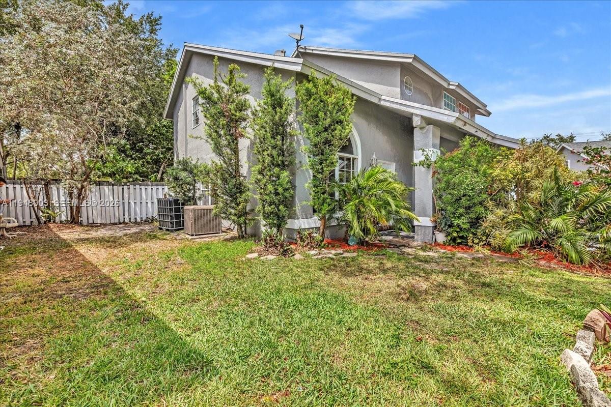 SAWGRASS ESTATES - Residential