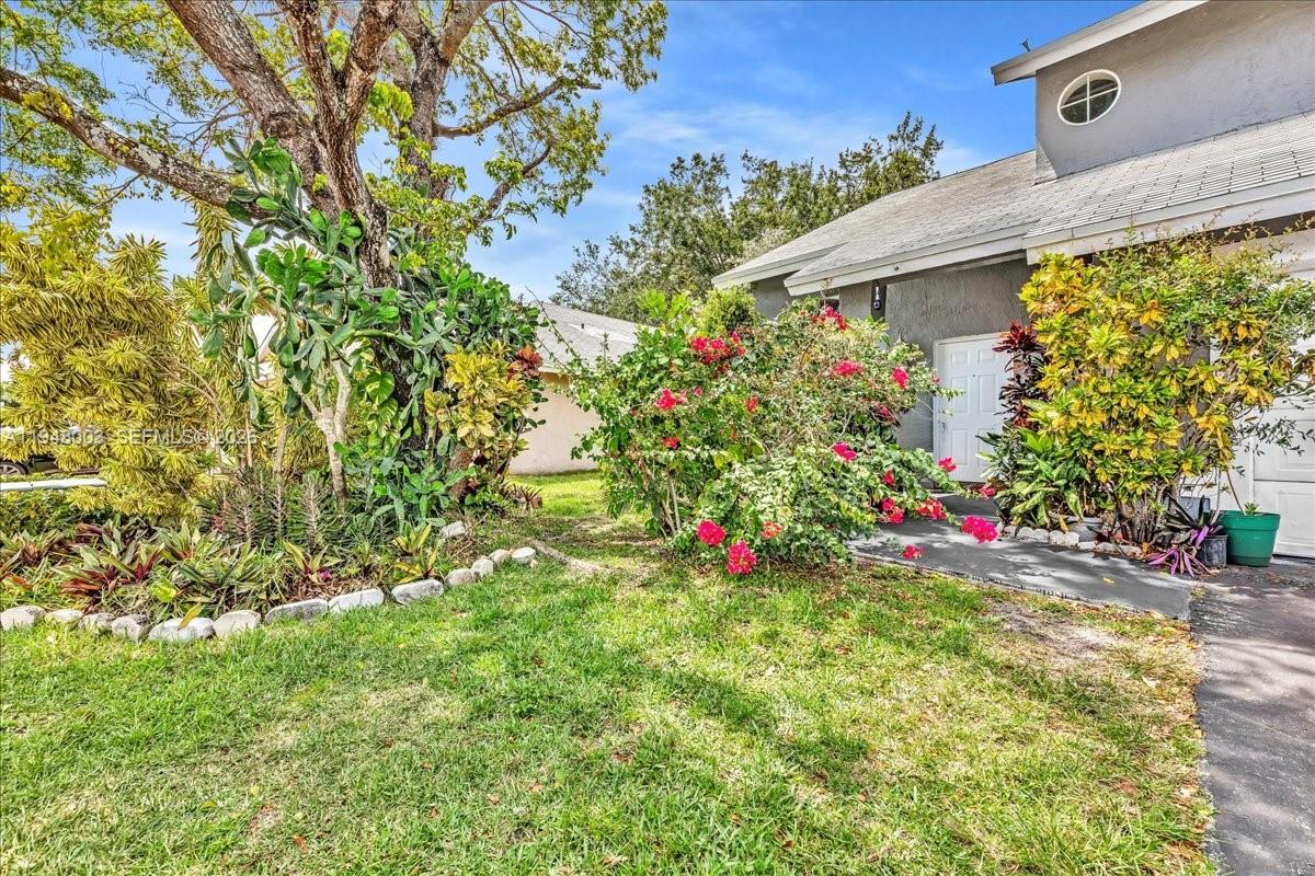 SAWGRASS ESTATES - Residential