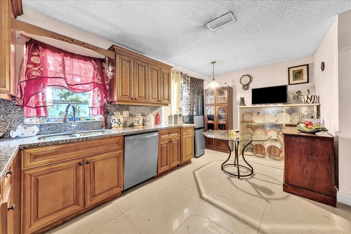 SAWGRASS ESTATES - Residential