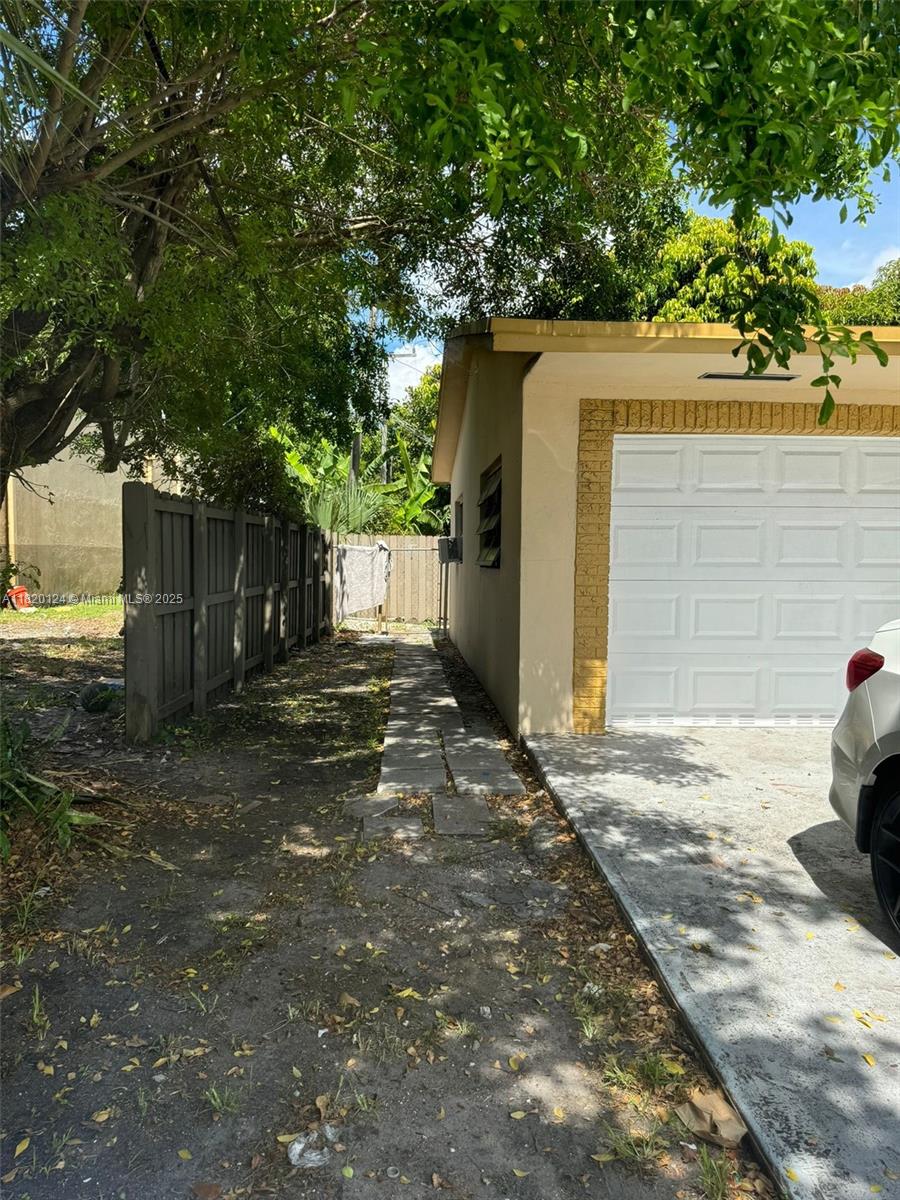 MIAMI GARDENS ESTATES SEC - Residential Lease