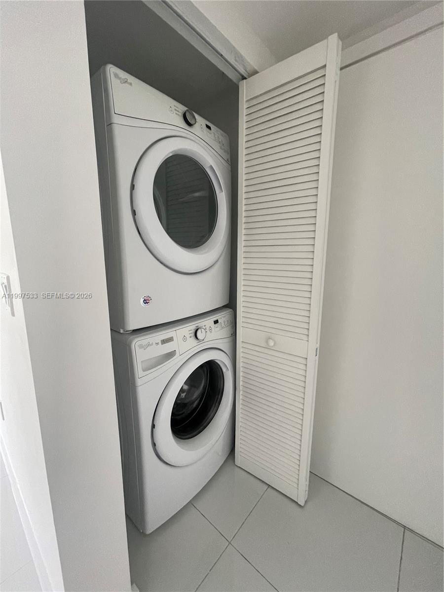 5252 PASEO CONDO - Residential Lease