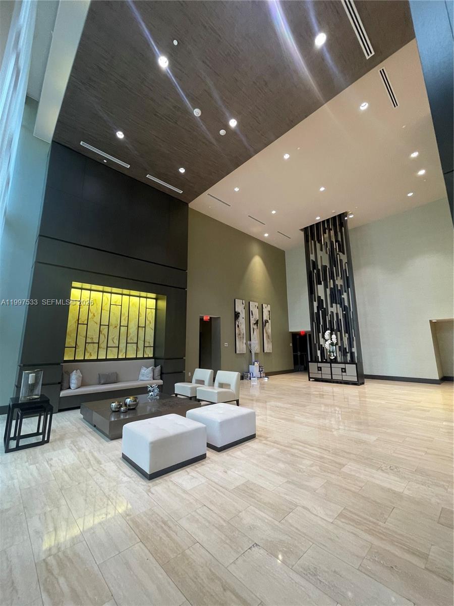 5252 PASEO CONDO - Residential Lease