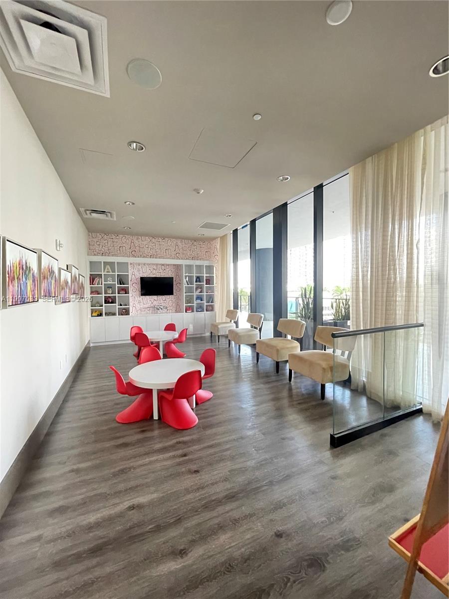 5252 PASEO CONDO - Residential Lease