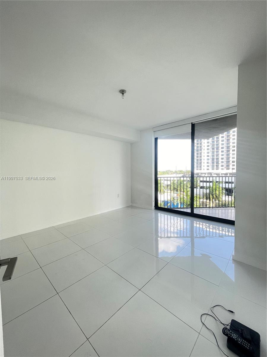 5252 PASEO CONDO - Residential Lease