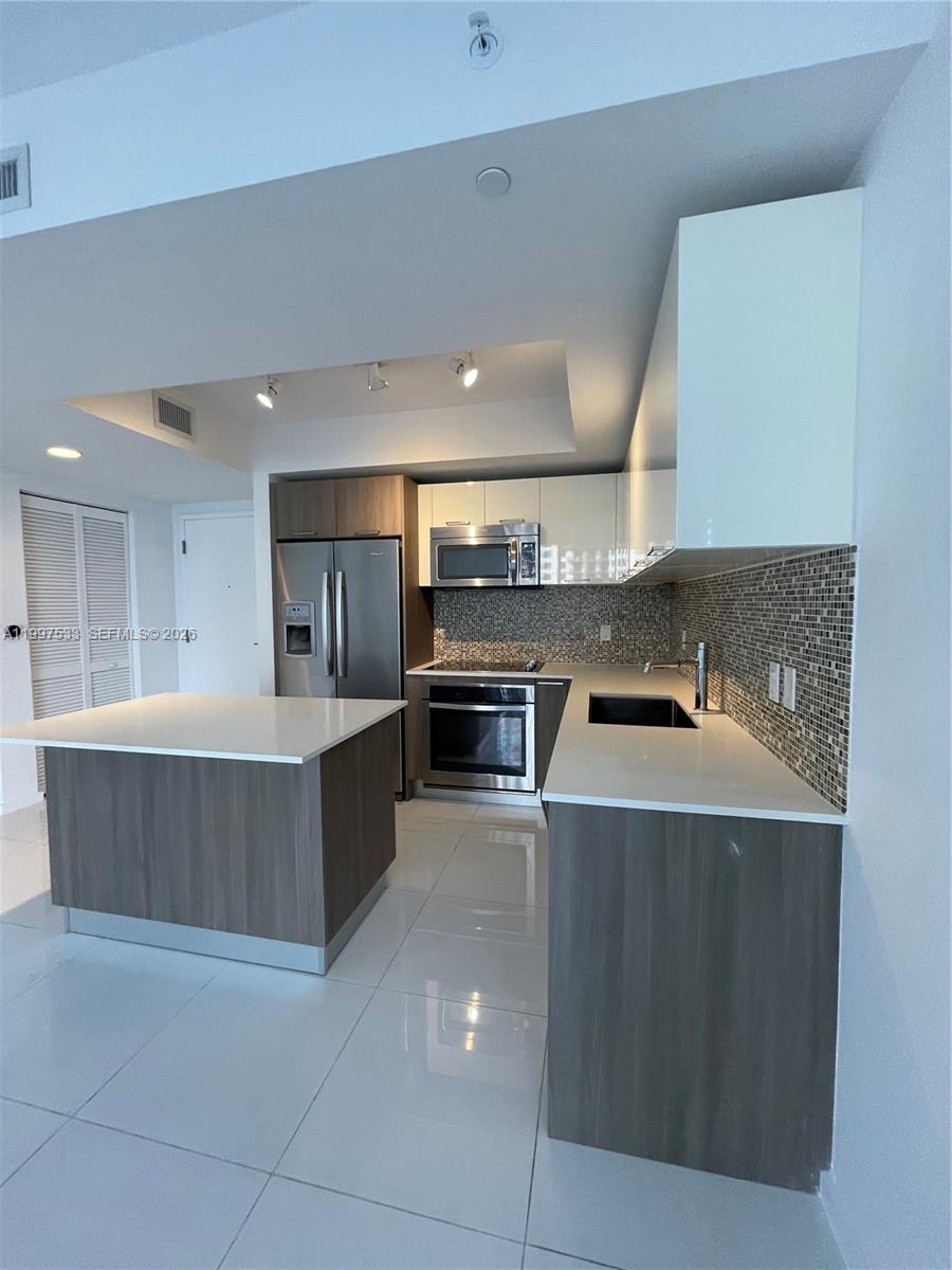 5252 PASEO CONDO - Residential Lease