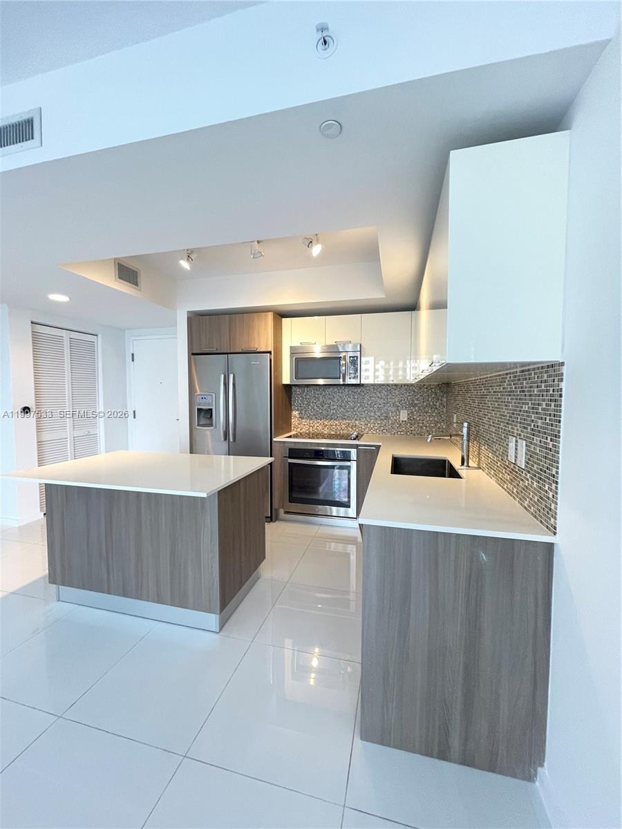 5252 PASEO CONDO - Residential Lease