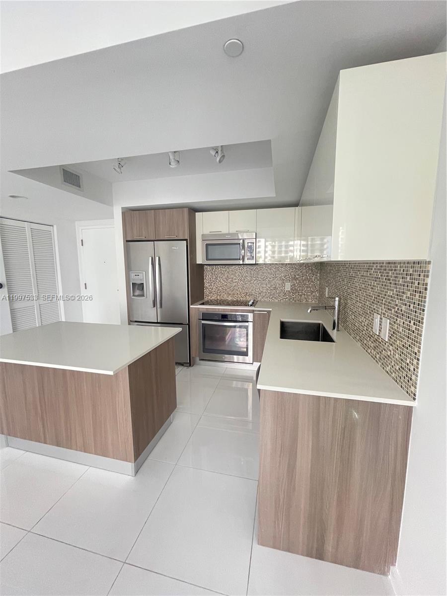 5252 PASEO CONDO - Residential Lease