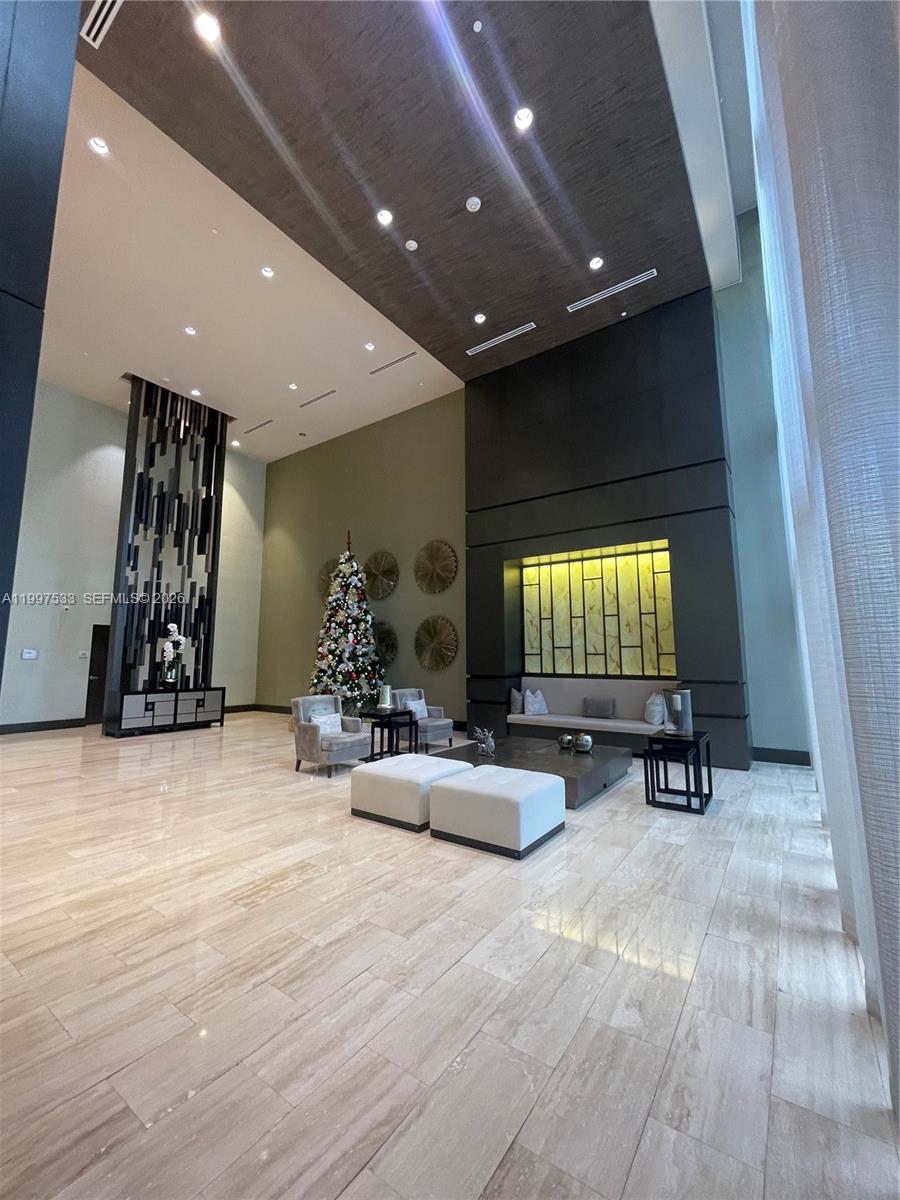 5252 PASEO CONDO - Residential Lease