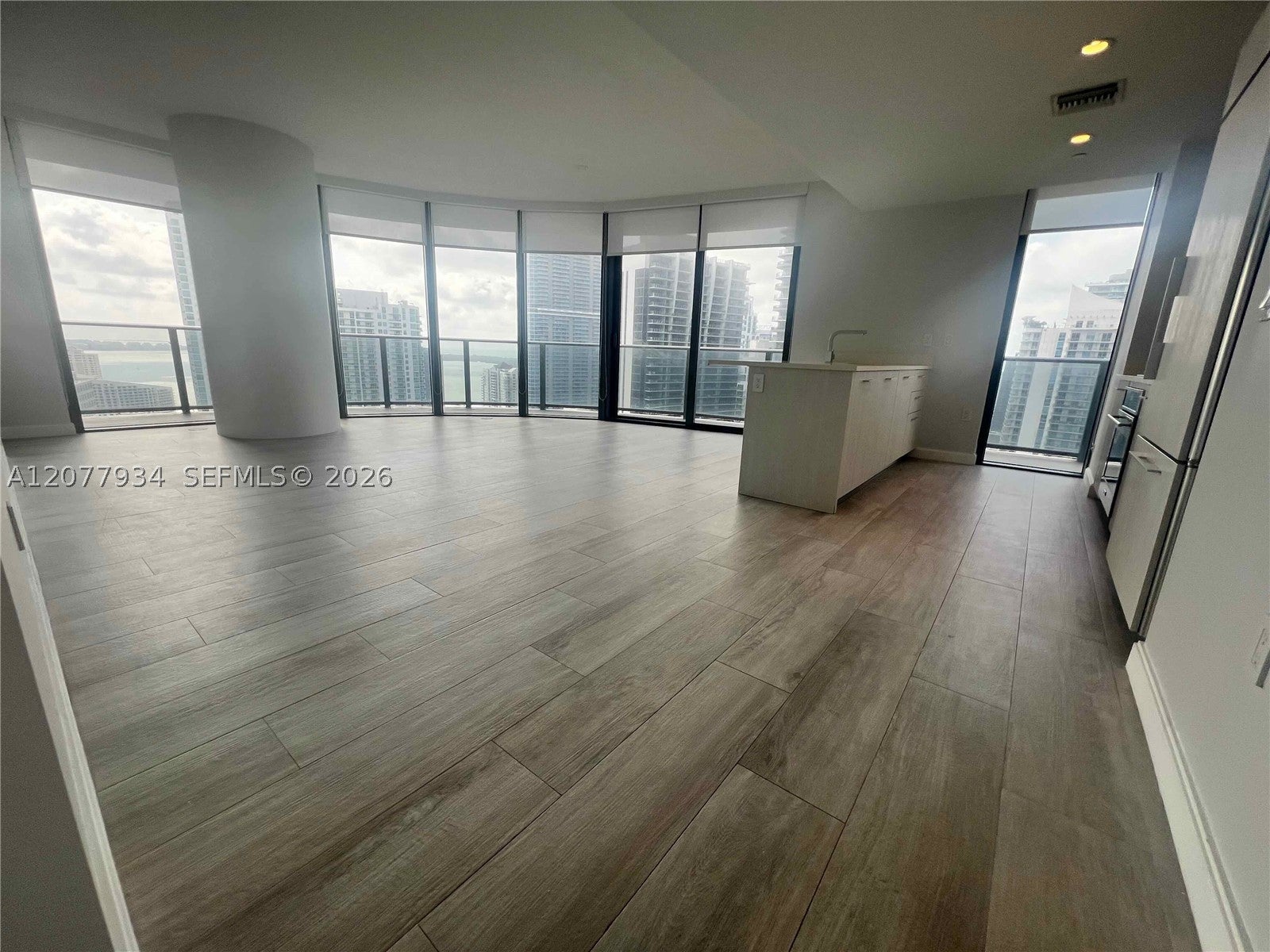 45 SW 9th St 3703