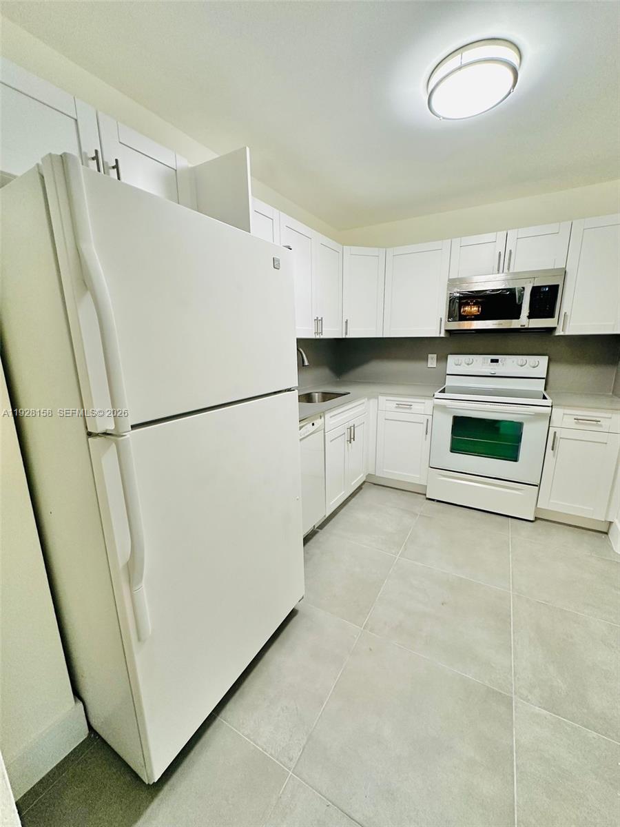 MANATEE CONDO - Residential Lease