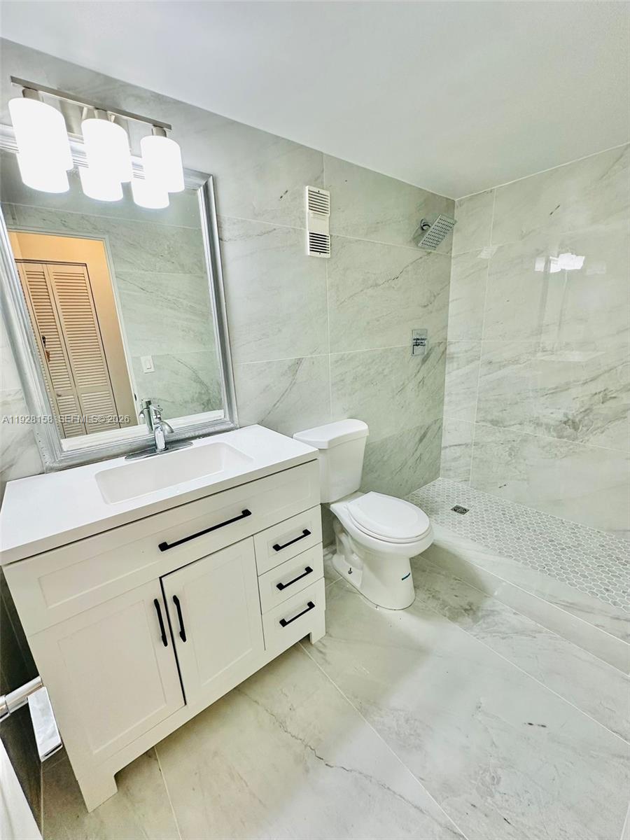 MANATEE CONDO - Residential Lease