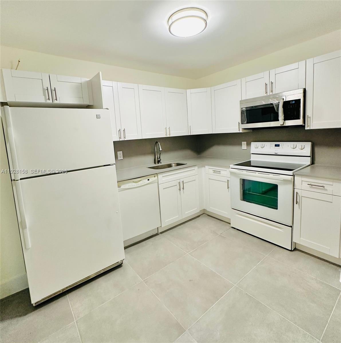 MANATEE CONDO - Residential Lease