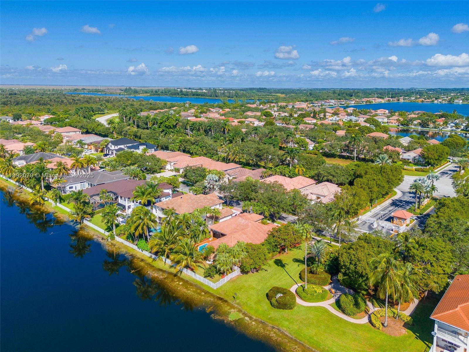 Grand Isles Sunset Lakes - Residential