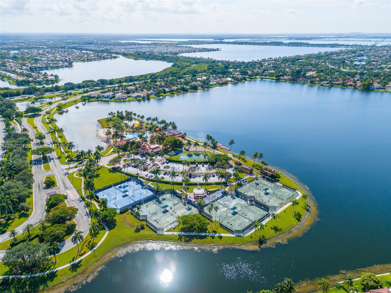 Grand Isles Sunset Lakes - Residential