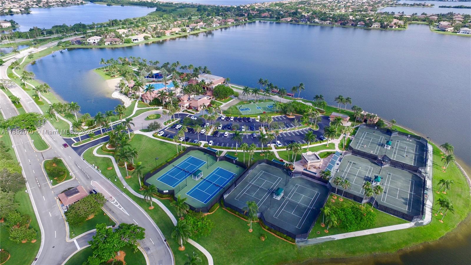 Grand Isles Sunset Lakes - Residential