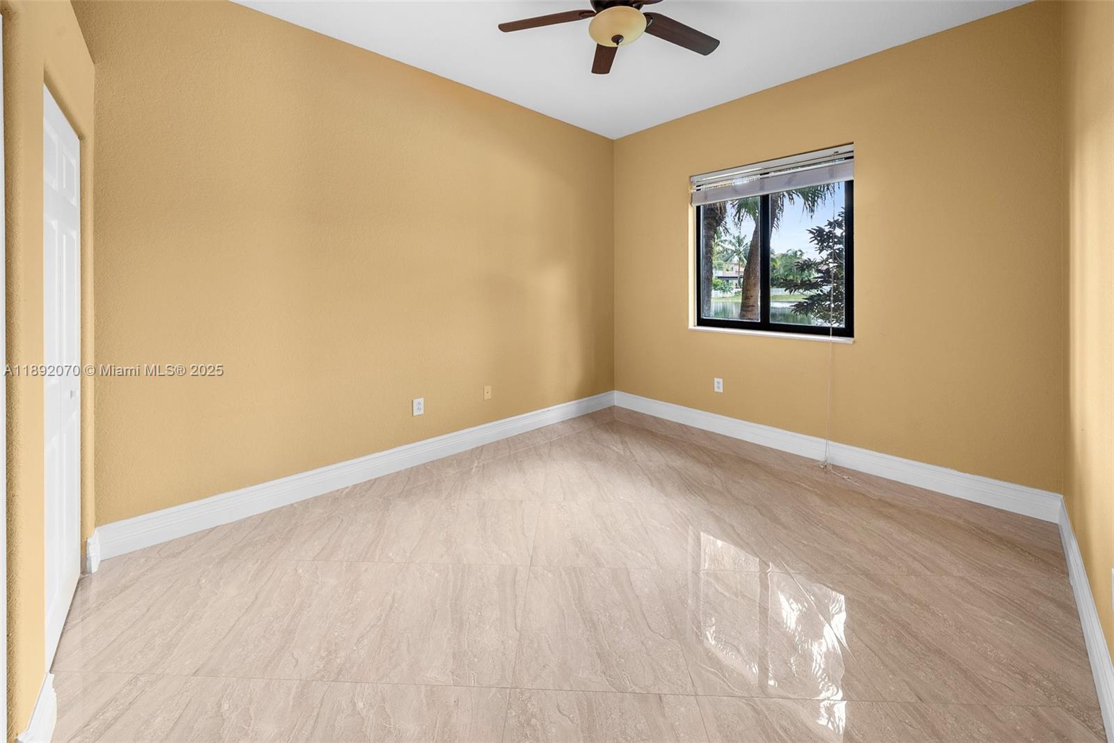 Grand Isles Sunset Lakes - Residential