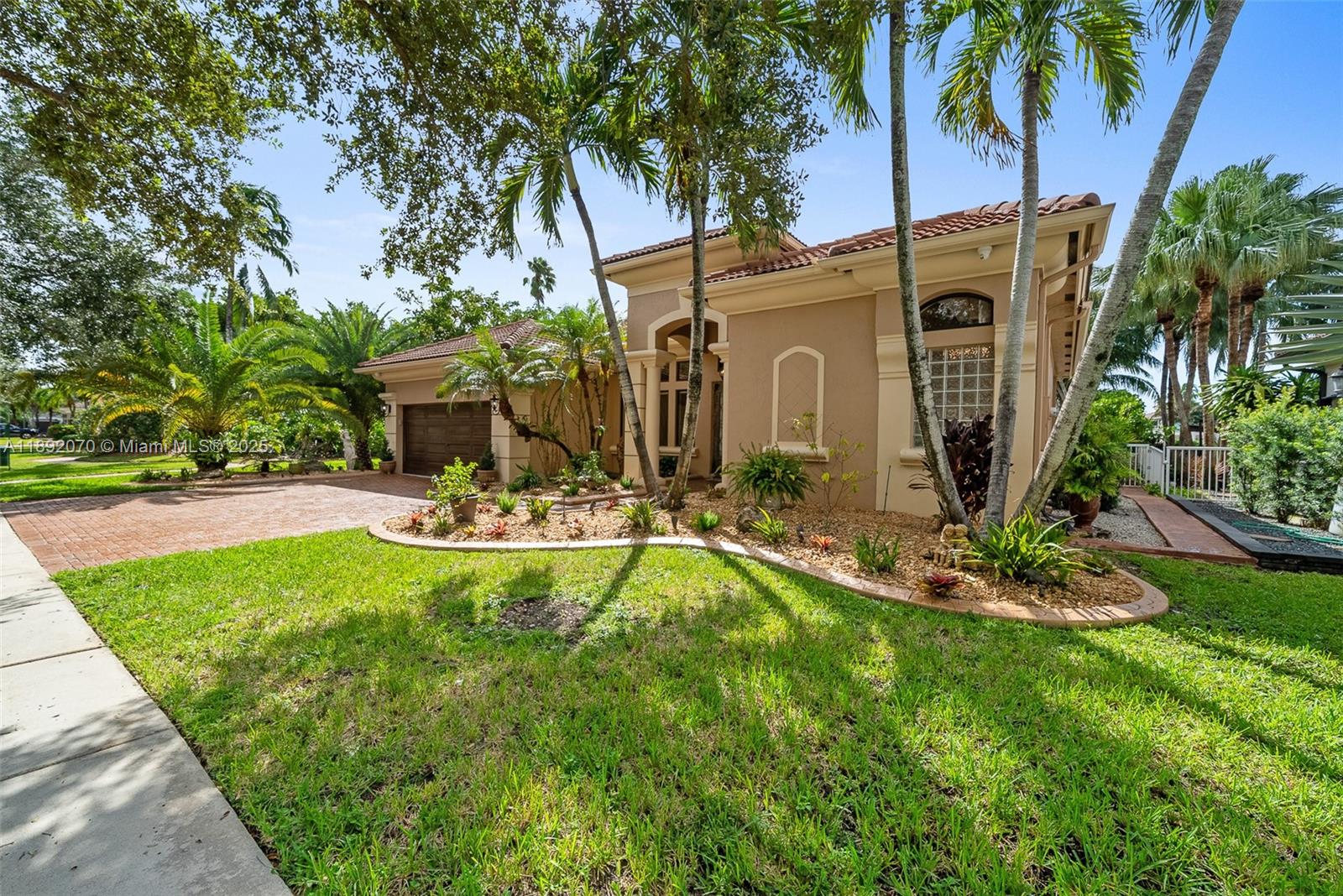Grand Isles Sunset Lakes - Residential
