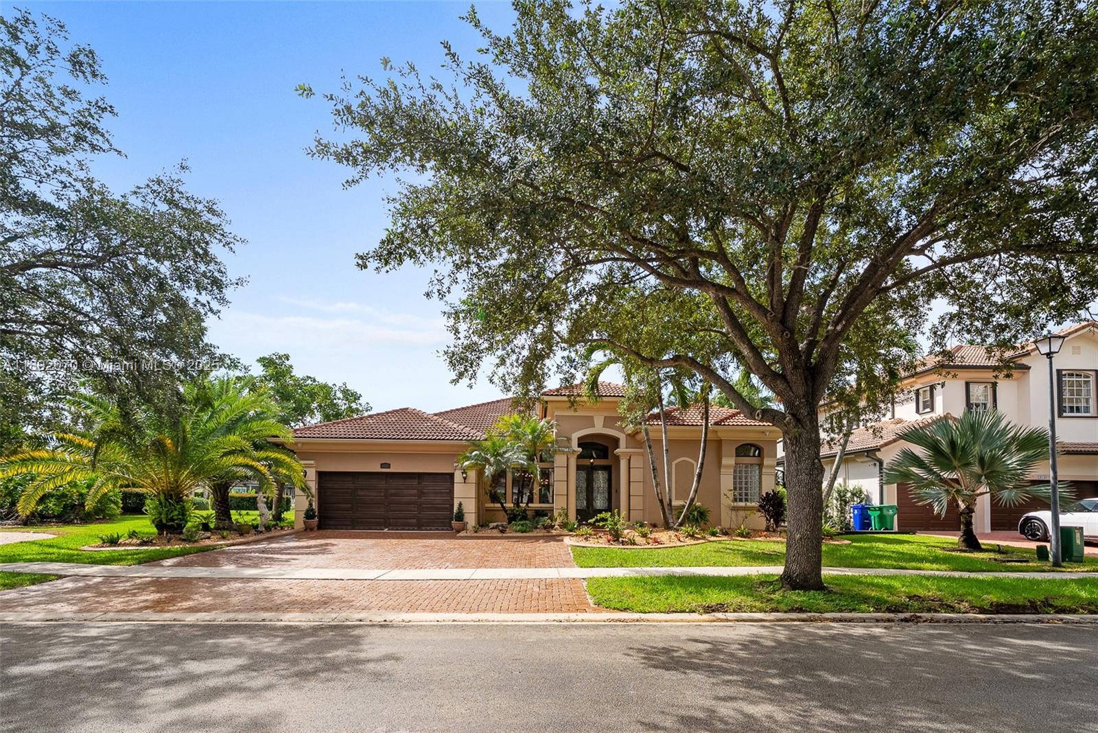 Grand Isles Sunset Lakes - Residential