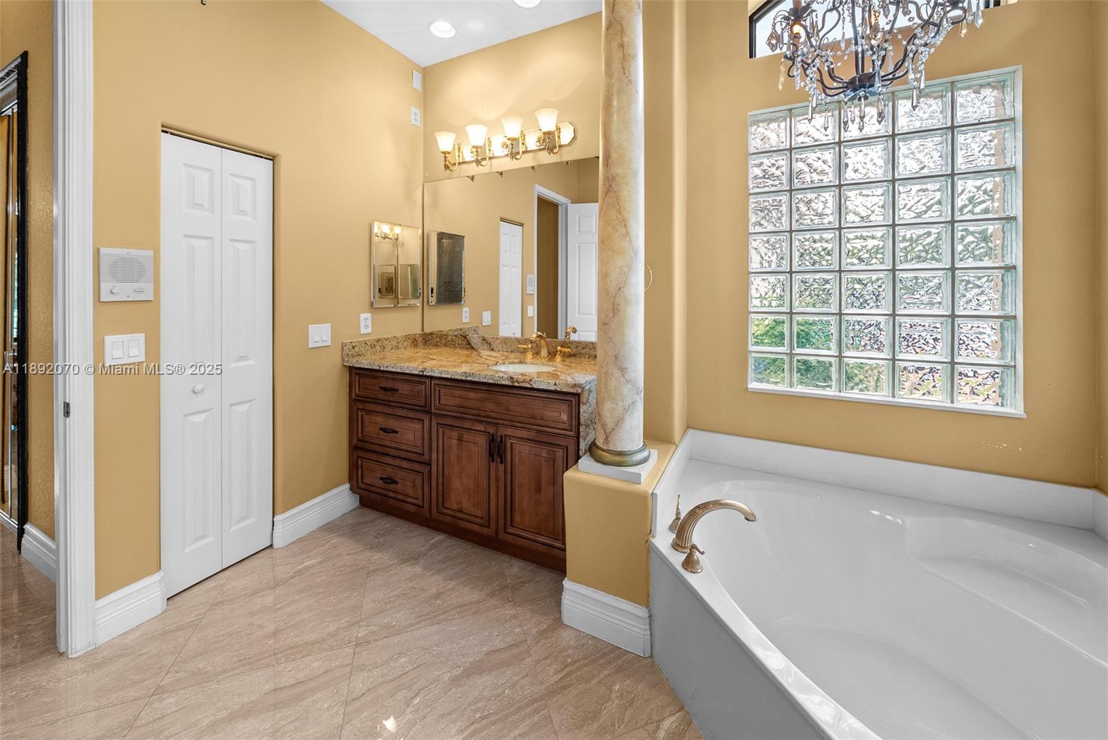Grand Isles Sunset Lakes - Residential