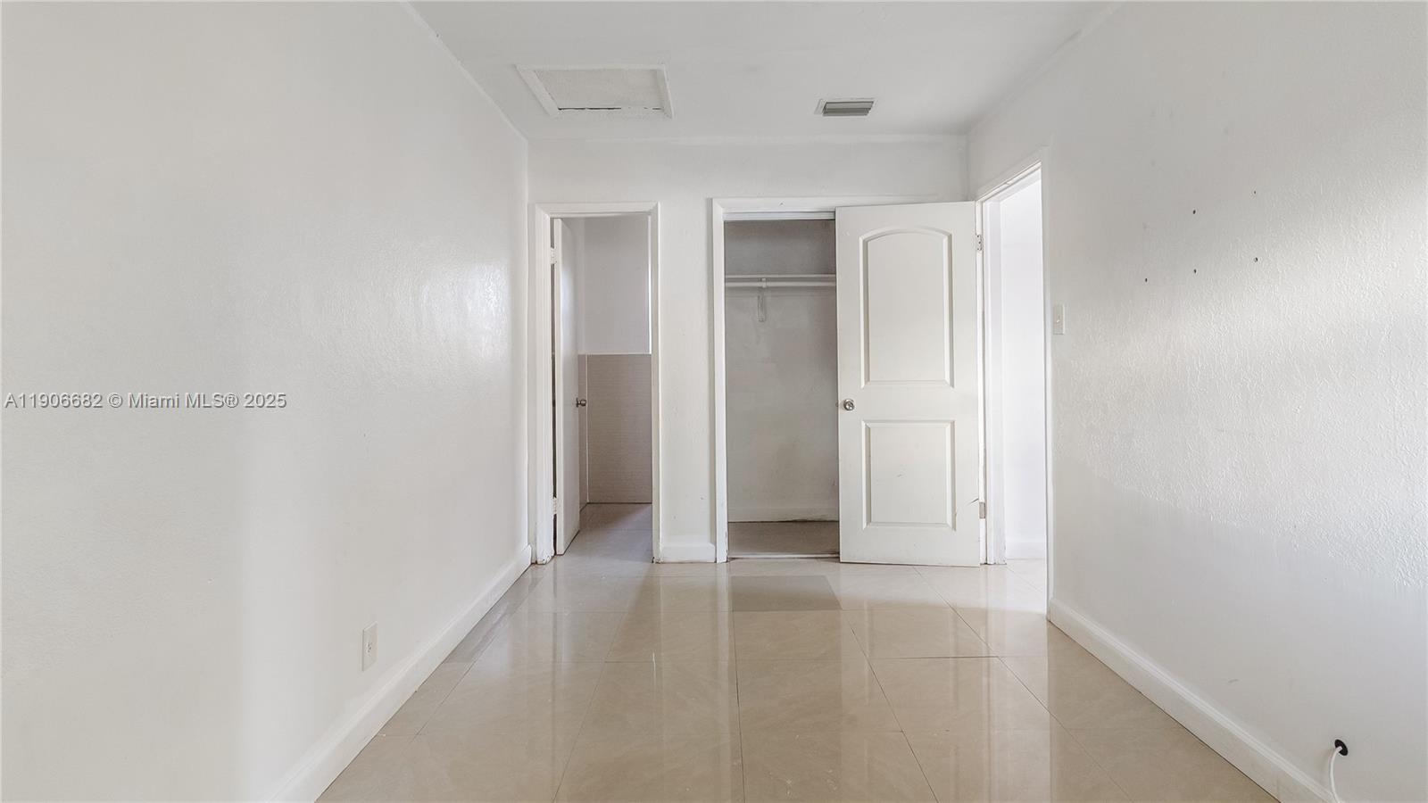 TOWN OF MODELO (DANIA) B- - Residential Income