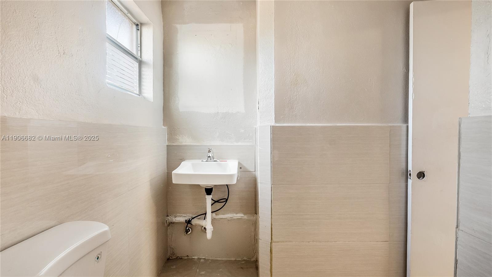 TOWN OF MODELO (DANIA) B- - Residential Income