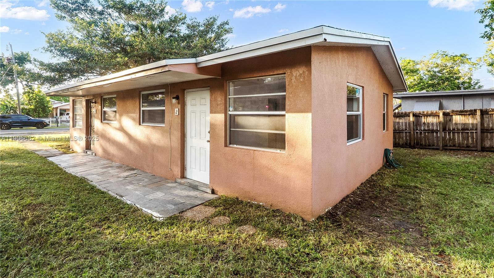 TOWN OF MODELO (DANIA) B- - Residential Income