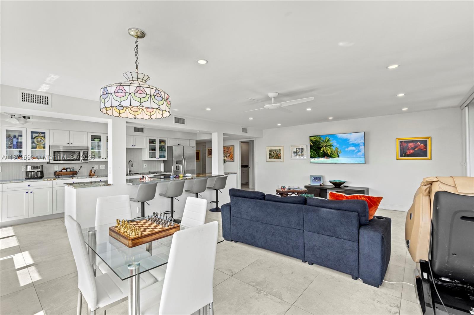 MAYFAIR HOUSE CONDO - Residential