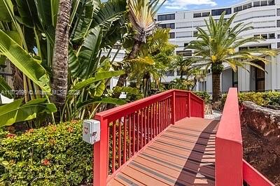 MAYFAIR HOUSE CONDO - Residential