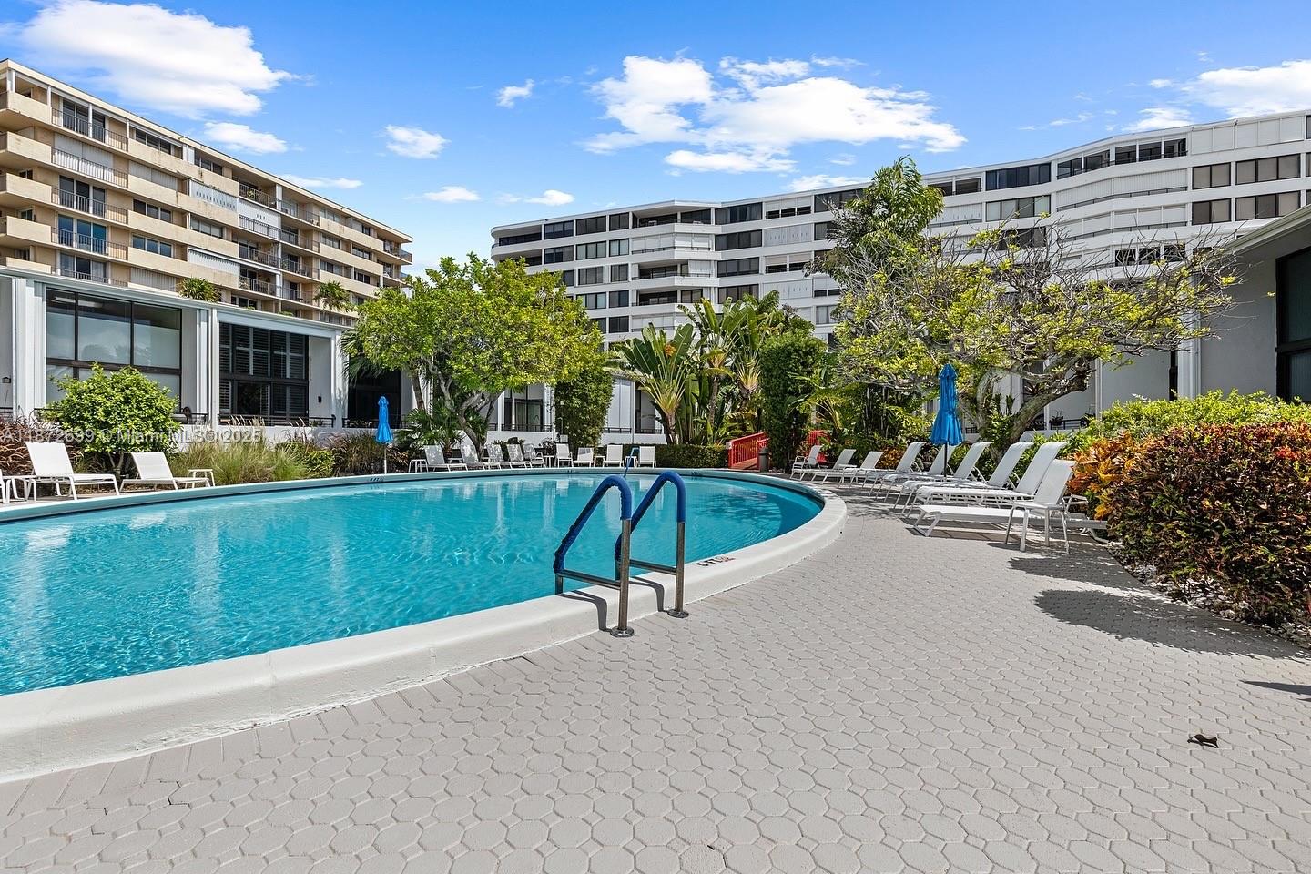 MAYFAIR HOUSE CONDO - Residential